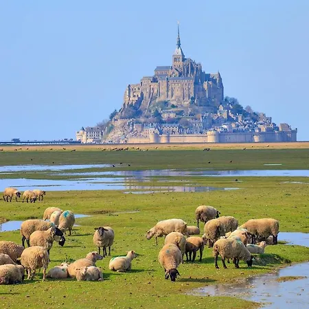 Au Mont Et Marees -- Holiday home Ardevon